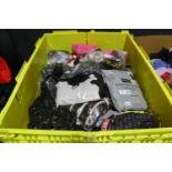 +VAT Pallet containing mixed ladies and men's clothing