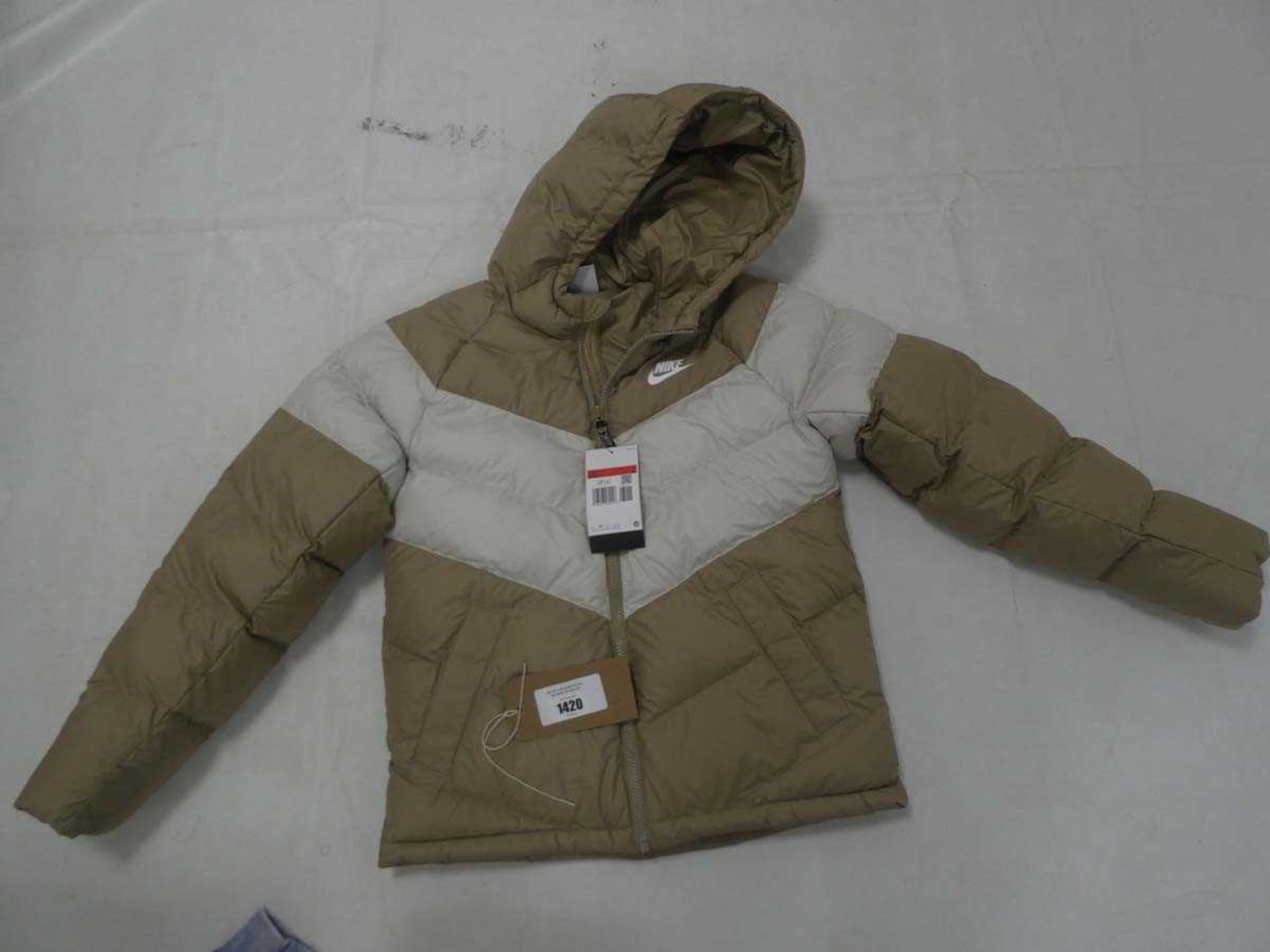 Nike children's puffer coat in beige / cream size large