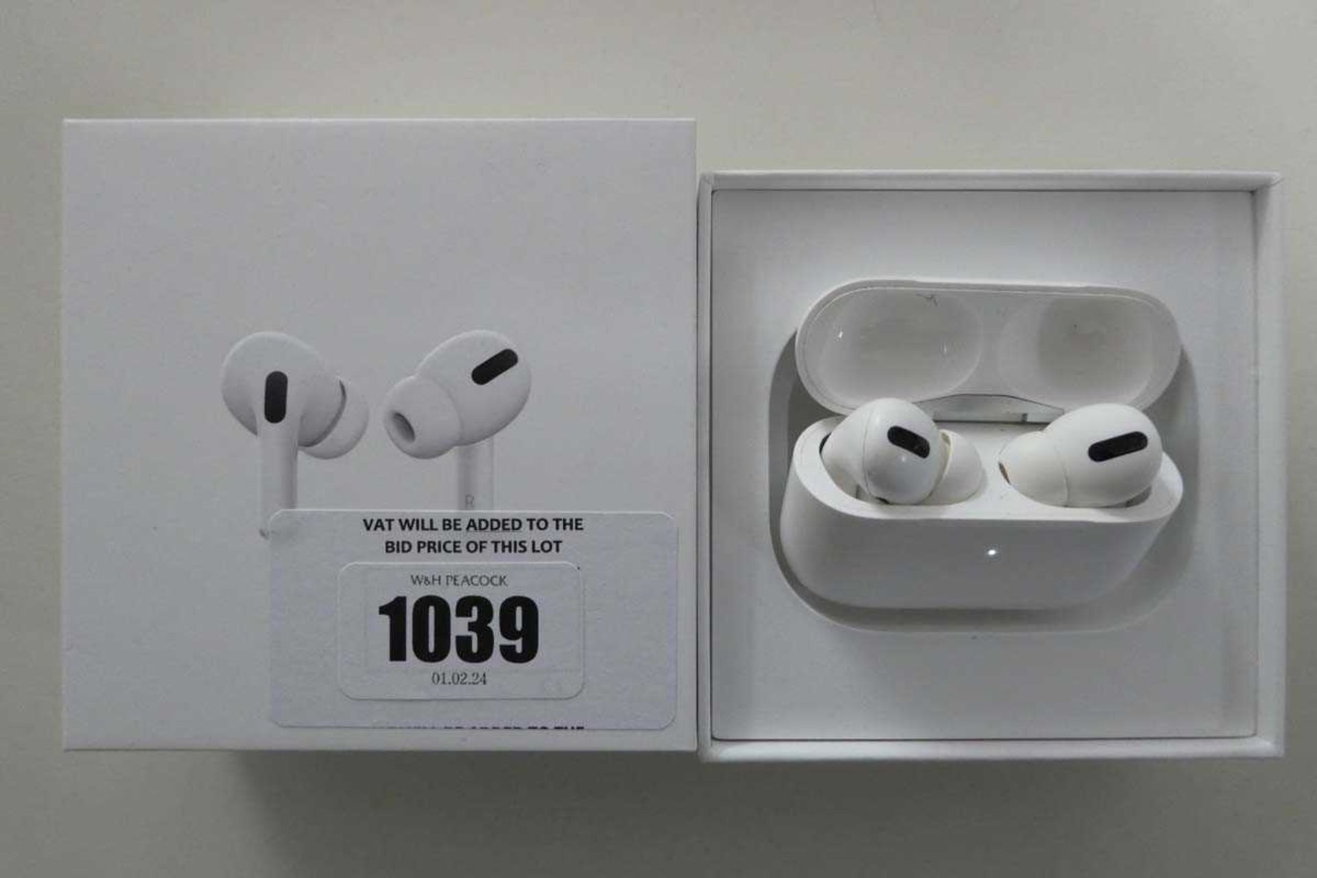 +VAT Apple AirPods Pro with MagSafe charging case and cable in box (MLWK3ZM/A)