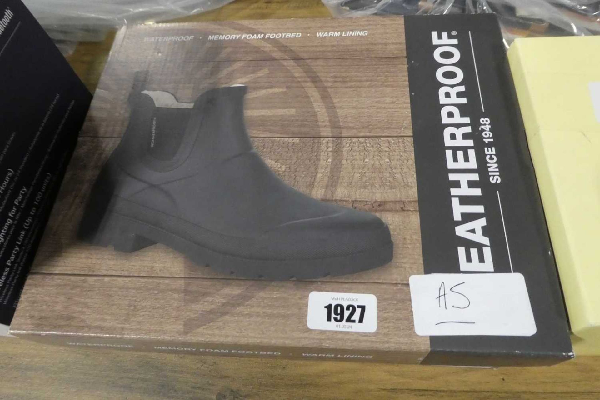 Box of ladies weatherproof boots in black (size 5) - Image 2 of 2