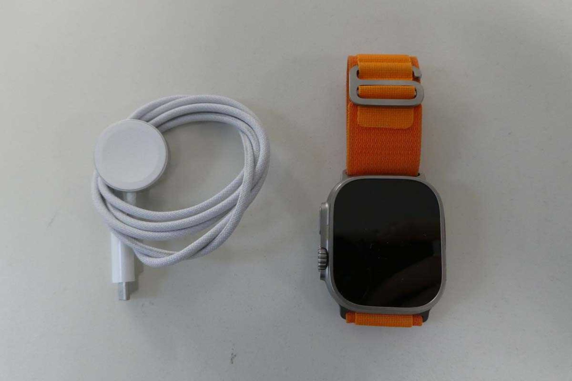 +VAT Apple Watch Ultra with orange strap and charging cable (MNHH3B/A)