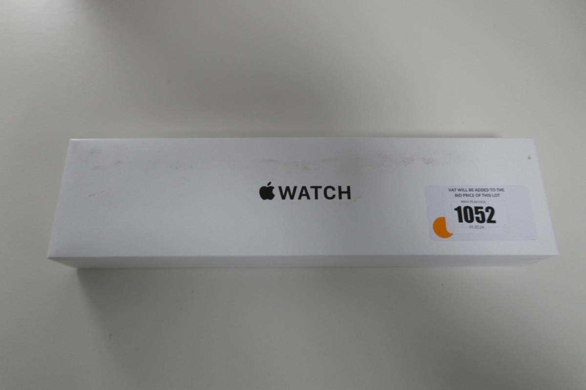 +VAT Box Apple Watch SE, 40mm in gold aluminium with starlight sport band (MKQ03B/A) - Image 2 of 2