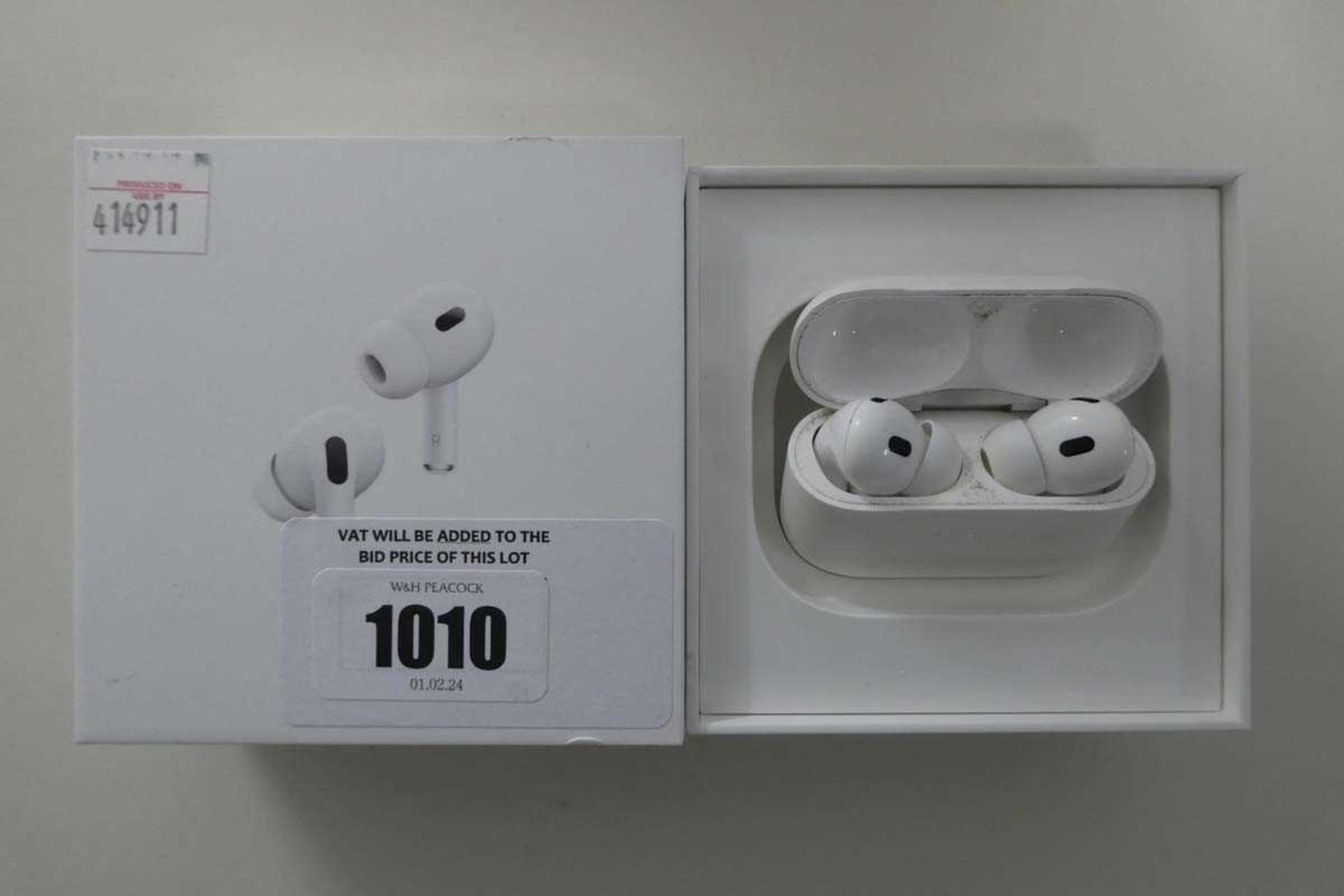 +VAT Apple AirPods Pro (2nd generation) with charging case in box, no cable (MQD83ZM/A)