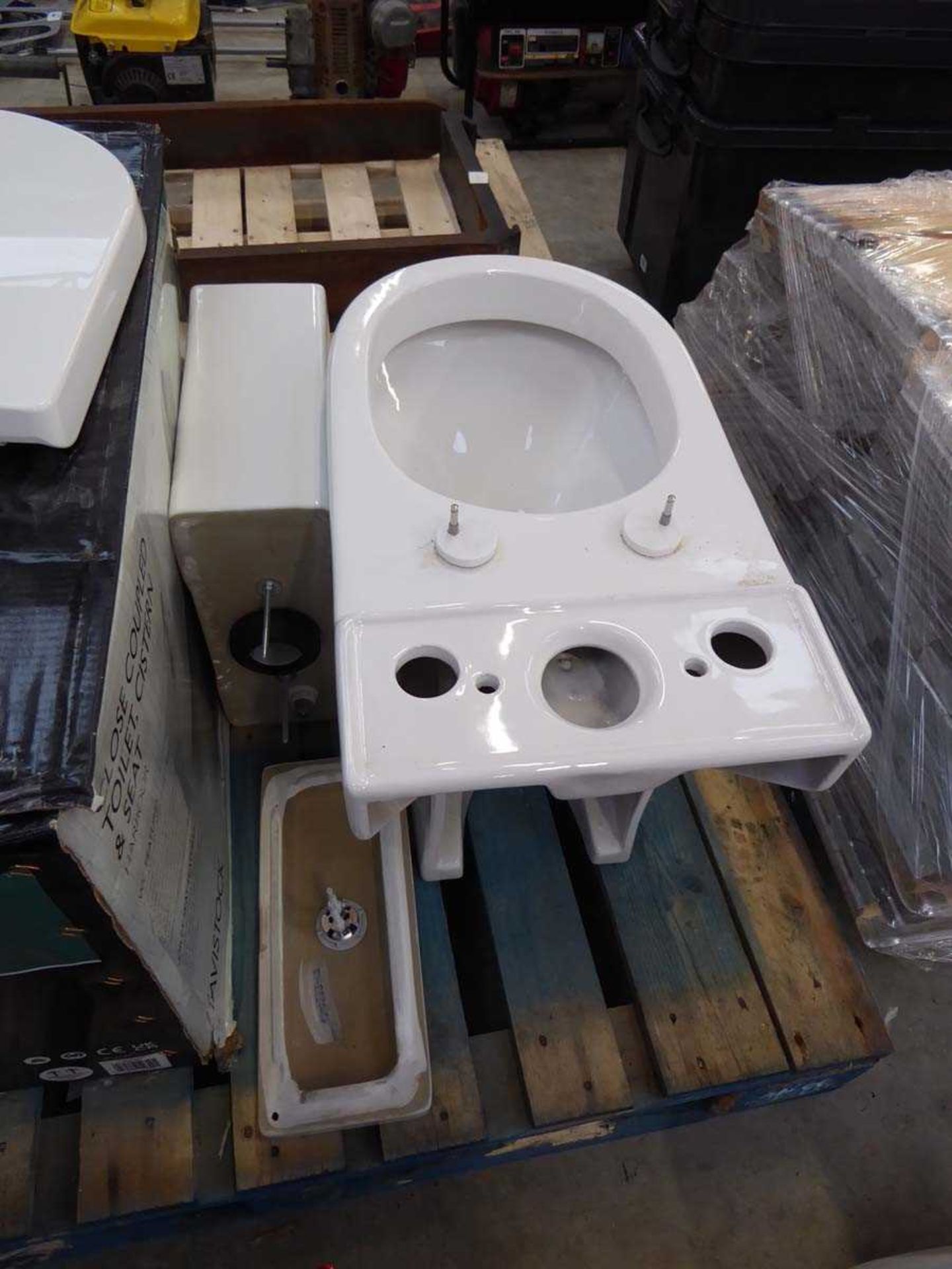 +VAT Boxed Tavistock close coupled toilet cistern and seat set with further unboxed set - Image 2 of 2