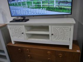 Modern white entertainment stand with carved effect door fronts