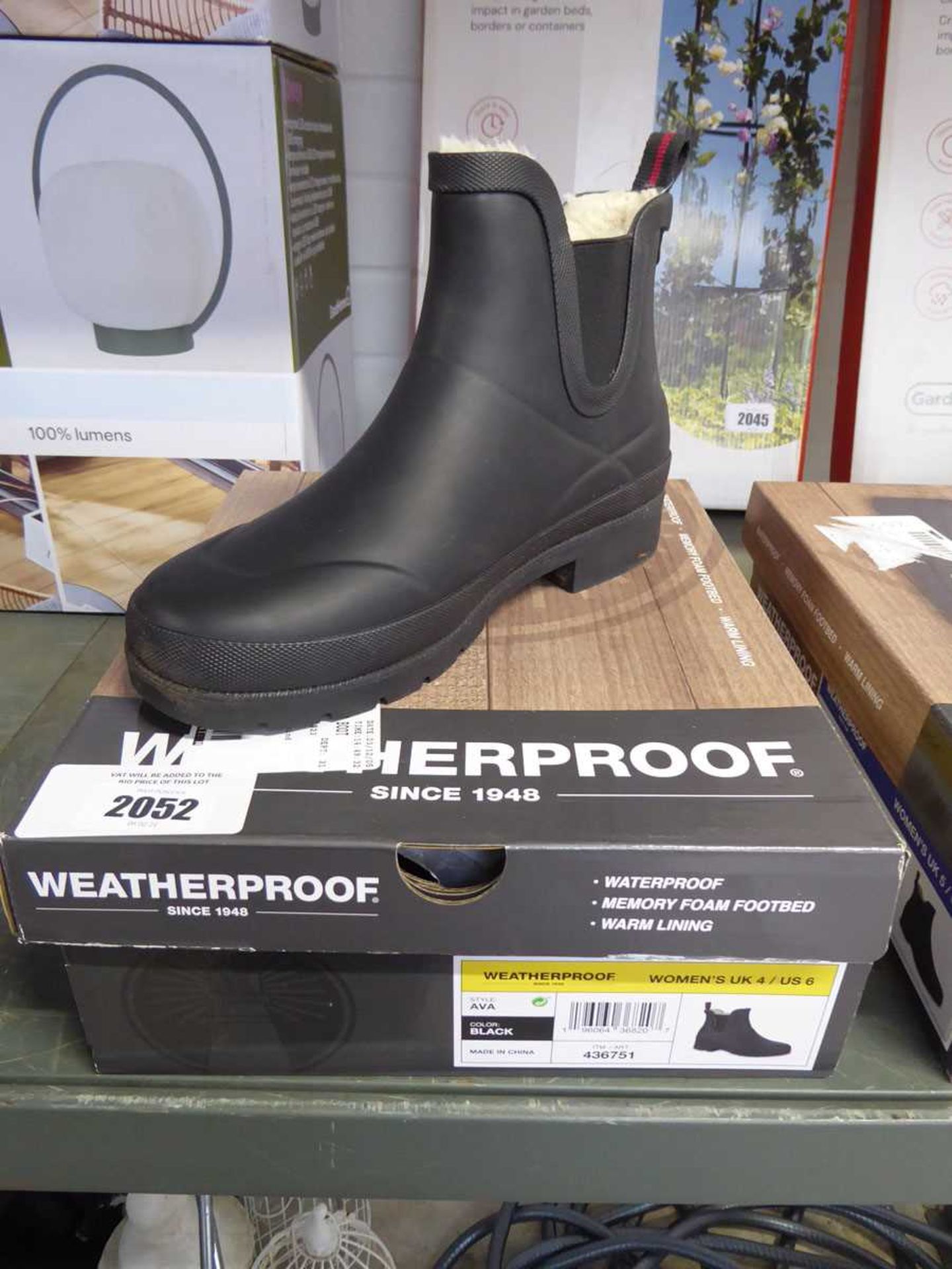 +VAT Boxed pair of Weatherproof ladies boots in black (size UK 4)