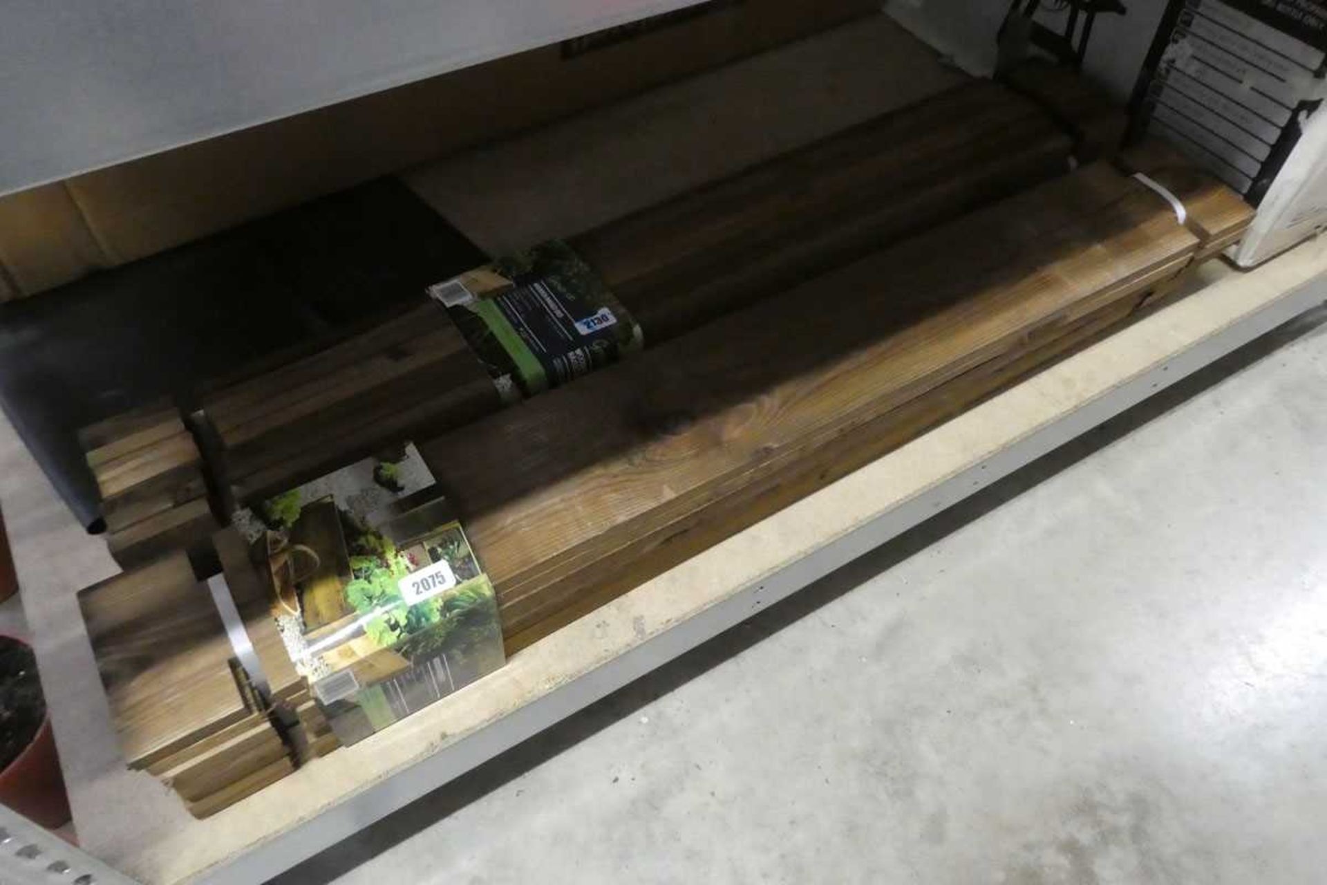 Flat pack raised garden bed