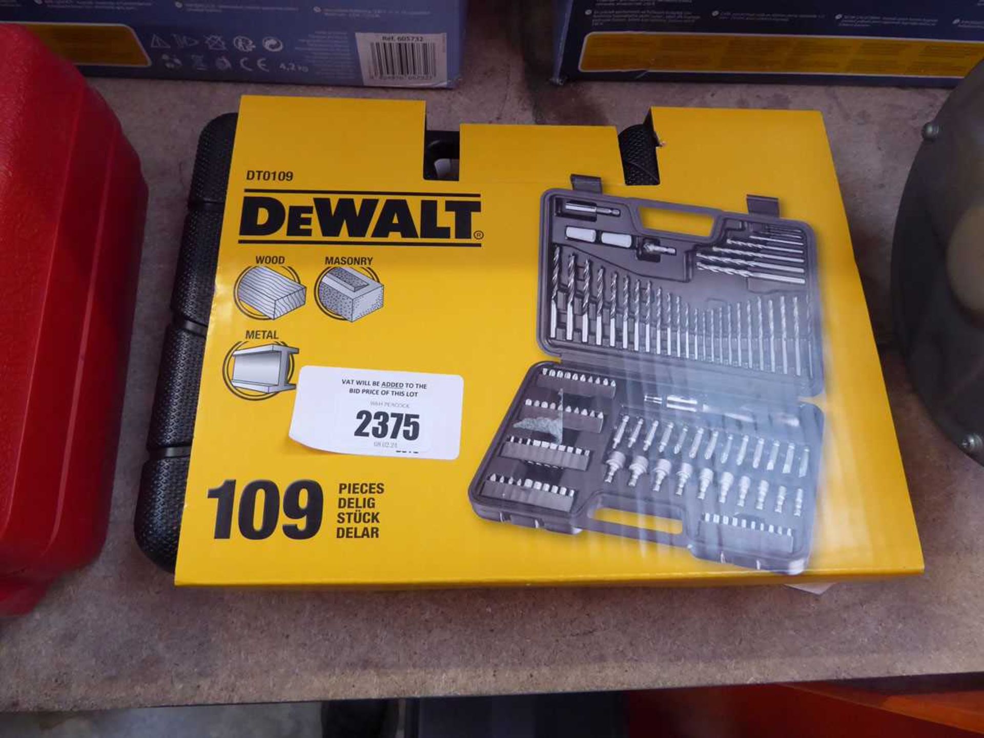 +VAT Cased DeWalt 109 piece drill bit set