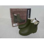 +VAT Pair of boxed womens Weatherproof ankle sock-lined wellies in green (size 4)