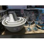 +VAT Various kitchen items to include 3 colanders, Joseph Joseph salt and pepper mill, 4 Bormioli