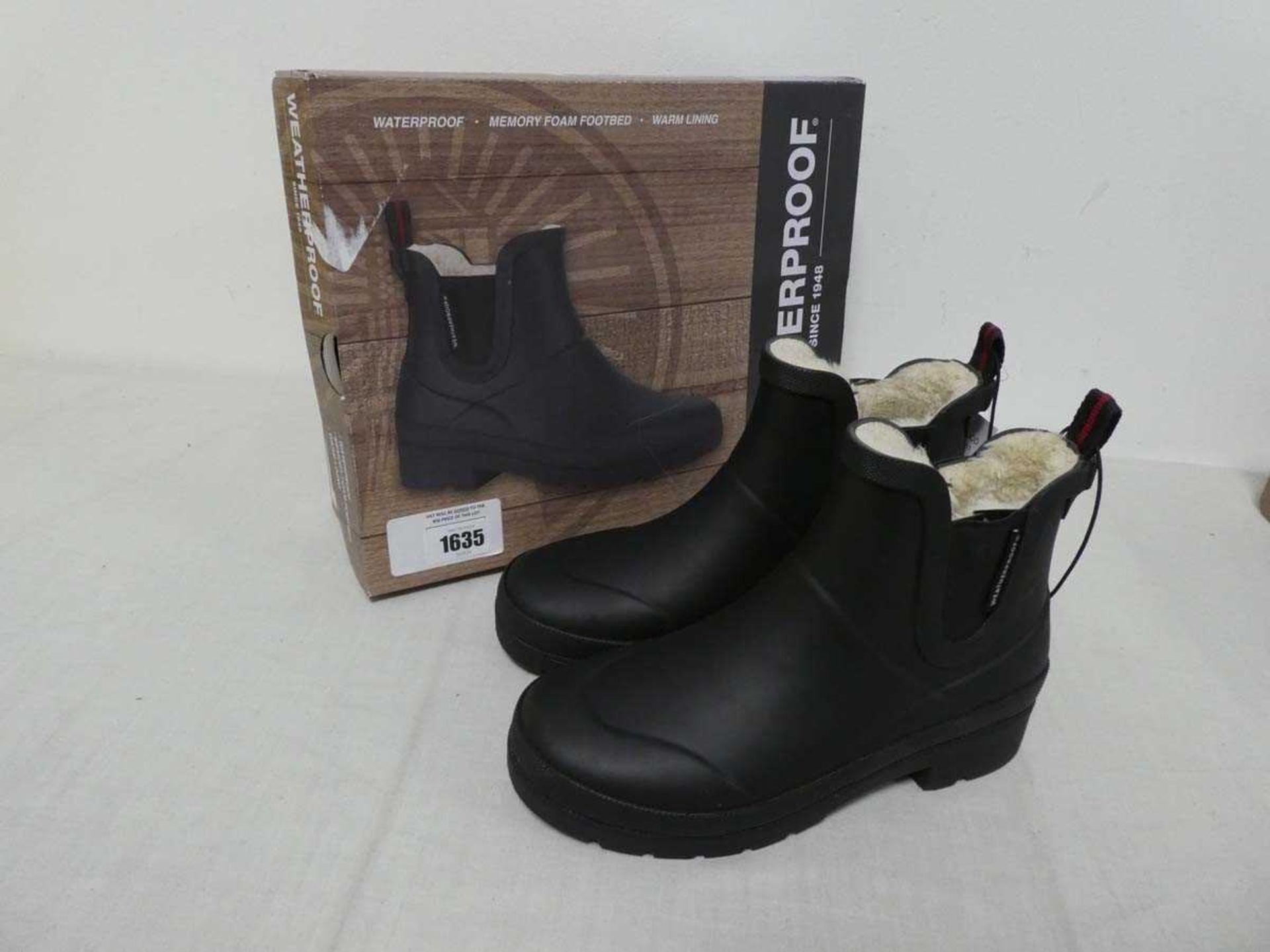 +VAT Pair of boxed womens Weatherproof ankle sock-lined wellies in black (size 4)