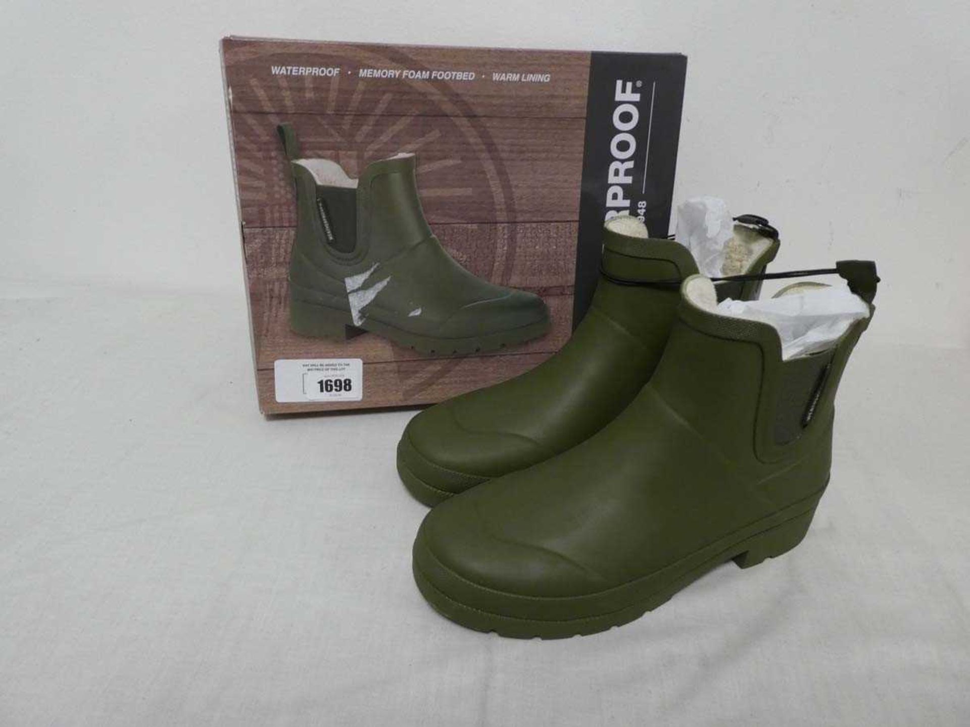 +VAT Boxed pair of womens weatherproof sock-lined ankle wellies in green (size 7)