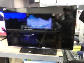 Samsung 40" Smart TV with stand and remote - model UE40H5500AK