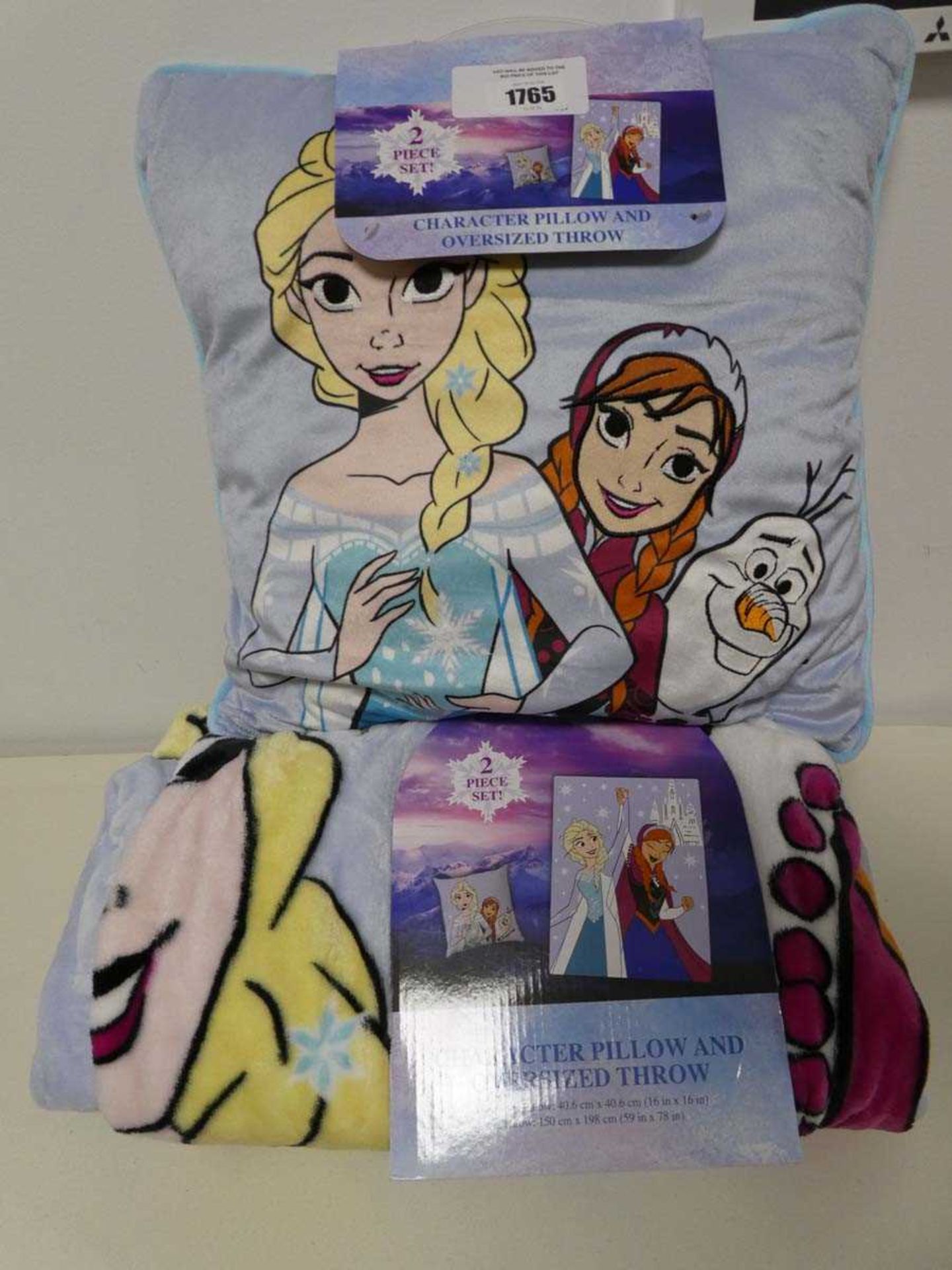 +VAT Disney Frozen character pillow and oversize throw 2 piece set