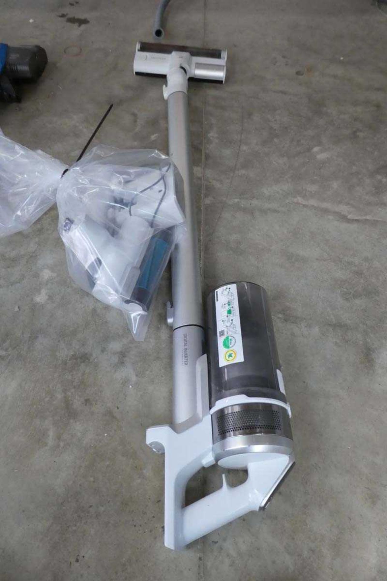 +VAT Samsung Jet 70 series cordless stick vacuum cleaner with battery, accessories, wall mount and