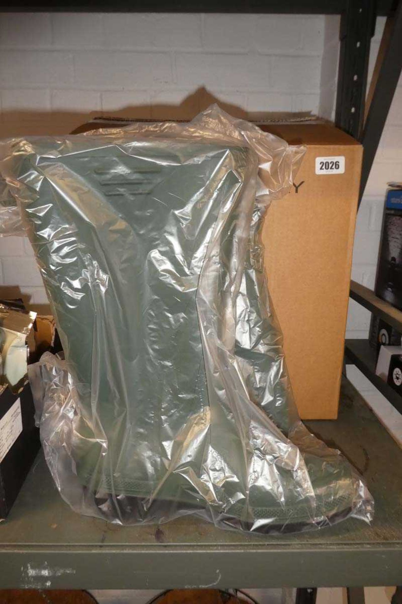 Box containing 5 pairs of Kent and Stowe green traditional full length welly boots size UK12