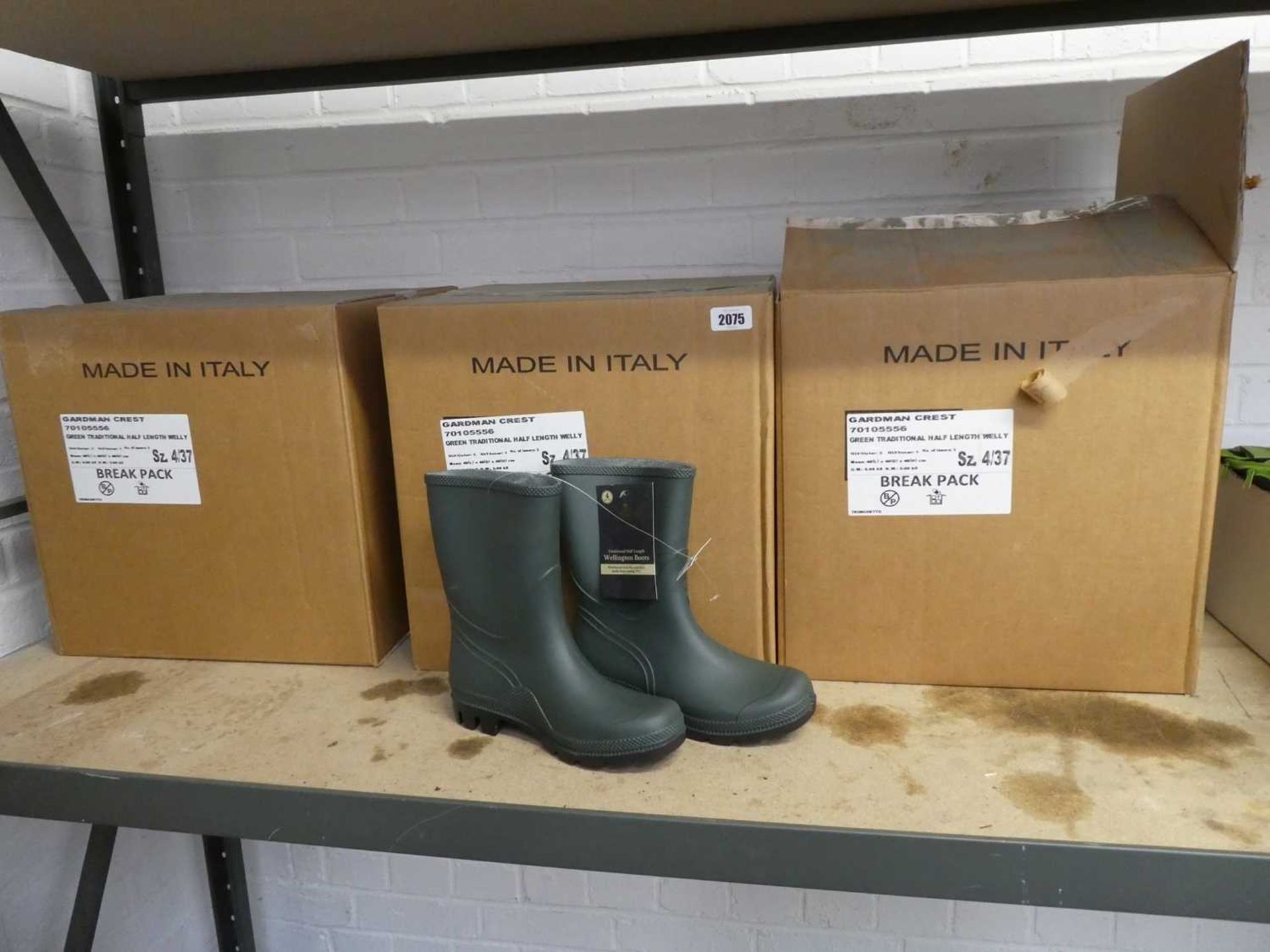 Box containing 5 pairs of Kent and Stowe green traditional half length wellies - size UK4