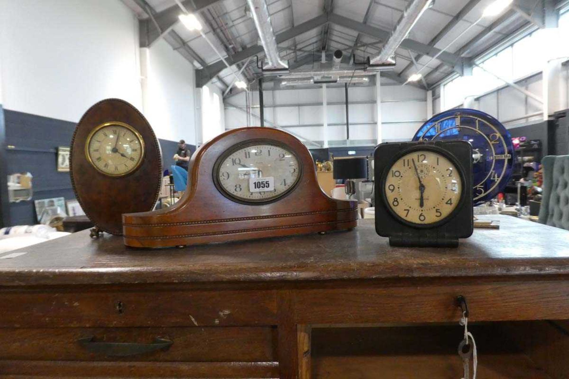 4 various clocks, to include a blue Smiths glass fronted mid century mantle clock, an alarm clock,
