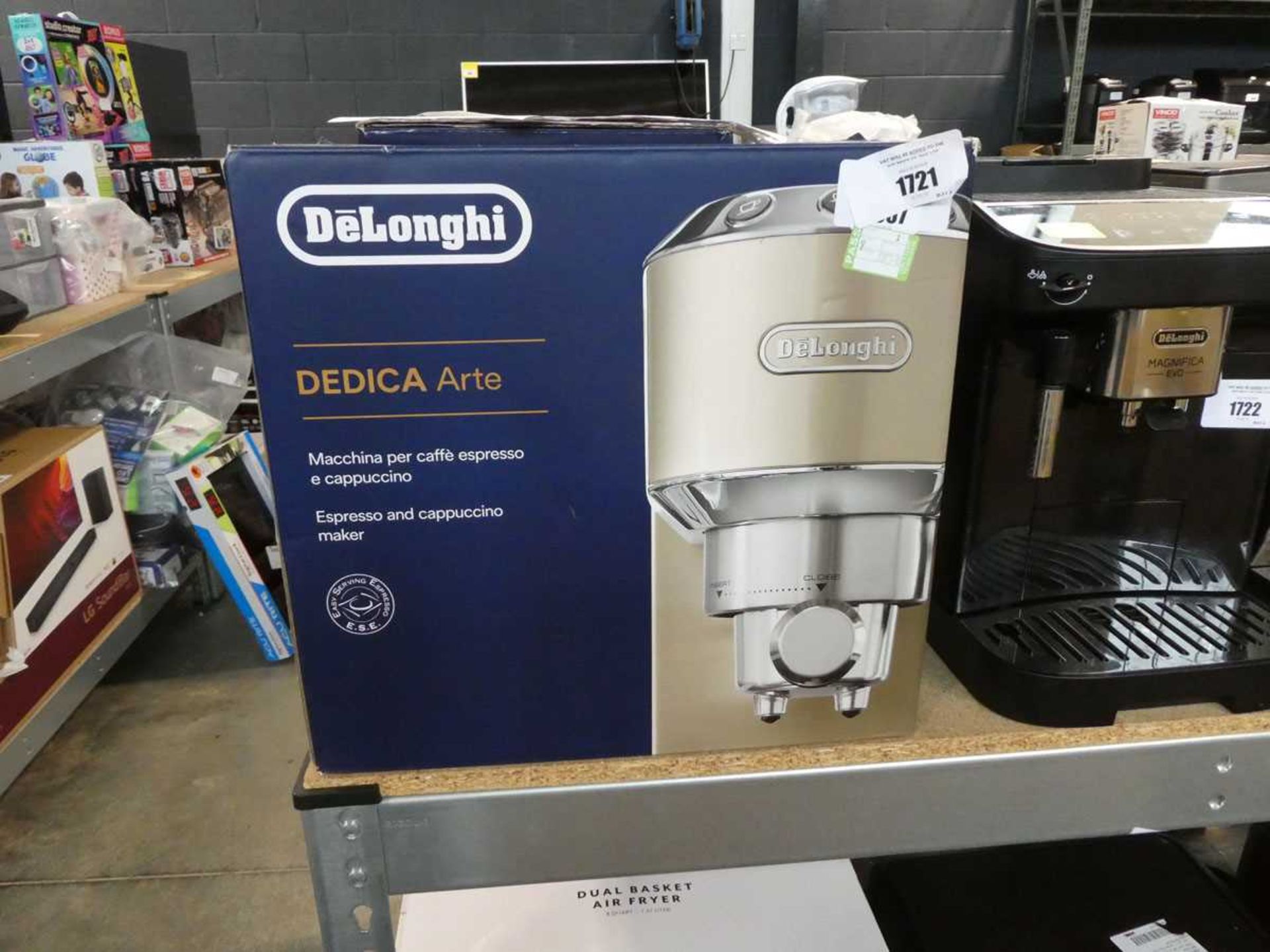+VAT Delonghi Dedica Arte coffee machine