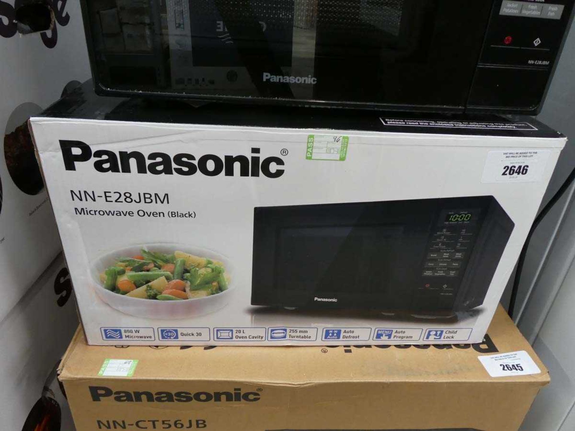 +VAT Boxed Panasonic microwave oven in black (NN-E28JBM)