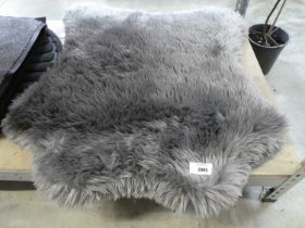 +VAT Grey fur dog bed