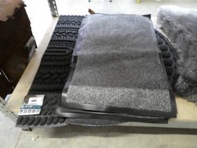 +VAT Large quantity of mixed style outdoor garden doormats