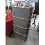 Canvas travelling trunk with wooden ribs