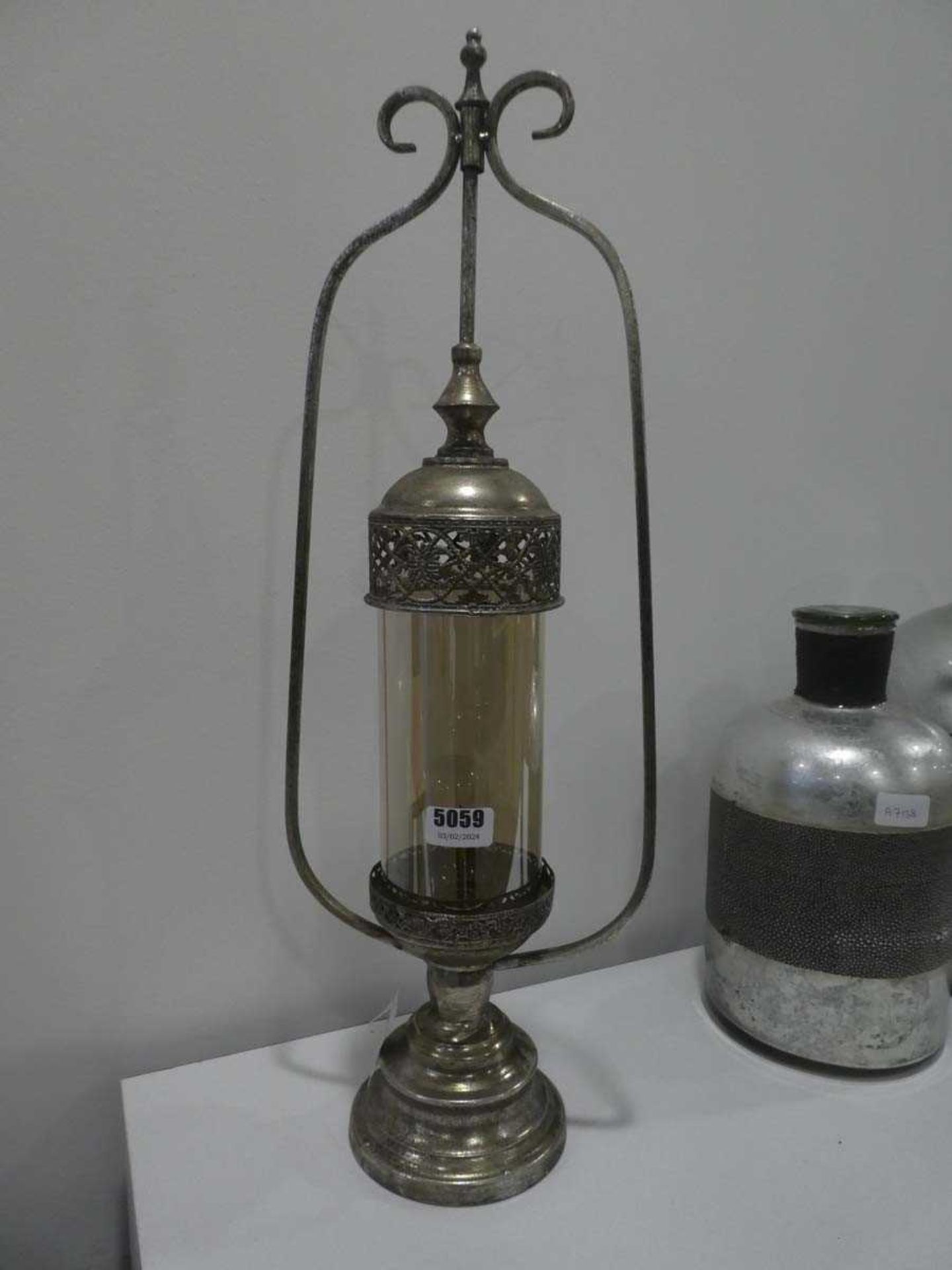 Metal and glazed battery lantern, af