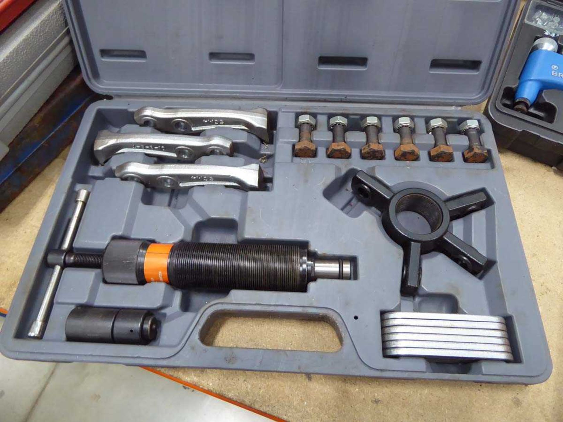 Bralo riveting tool set, Draper puller kit and a red boxed puller kit - Image 4 of 5