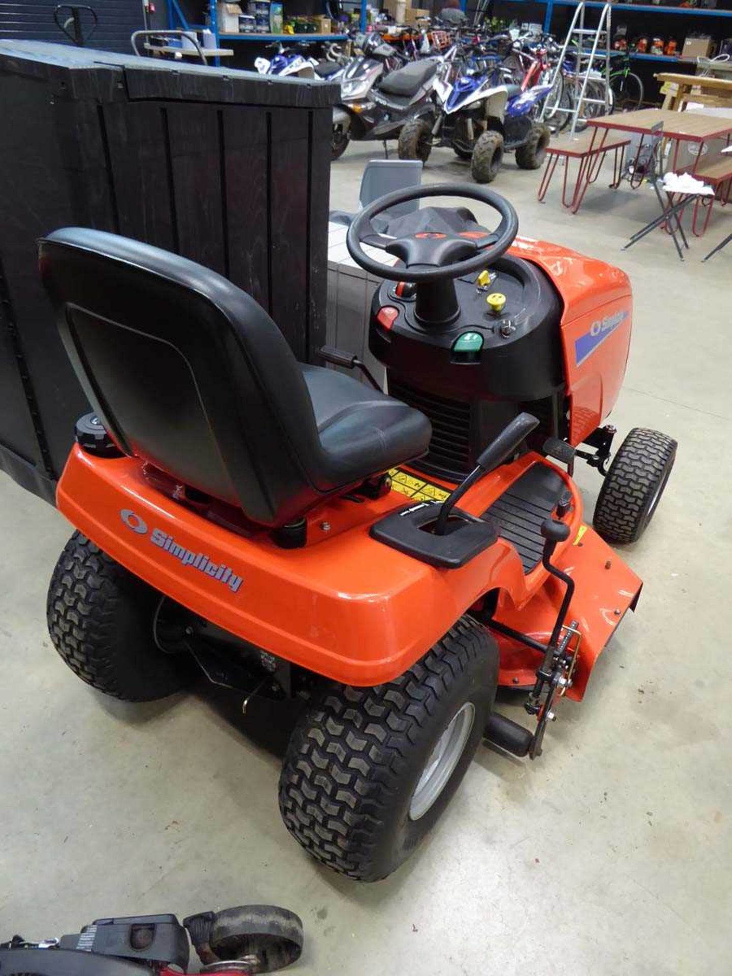 +VAT Simplicity Regent 18.5hp ride-on mower - Image 3 of 4