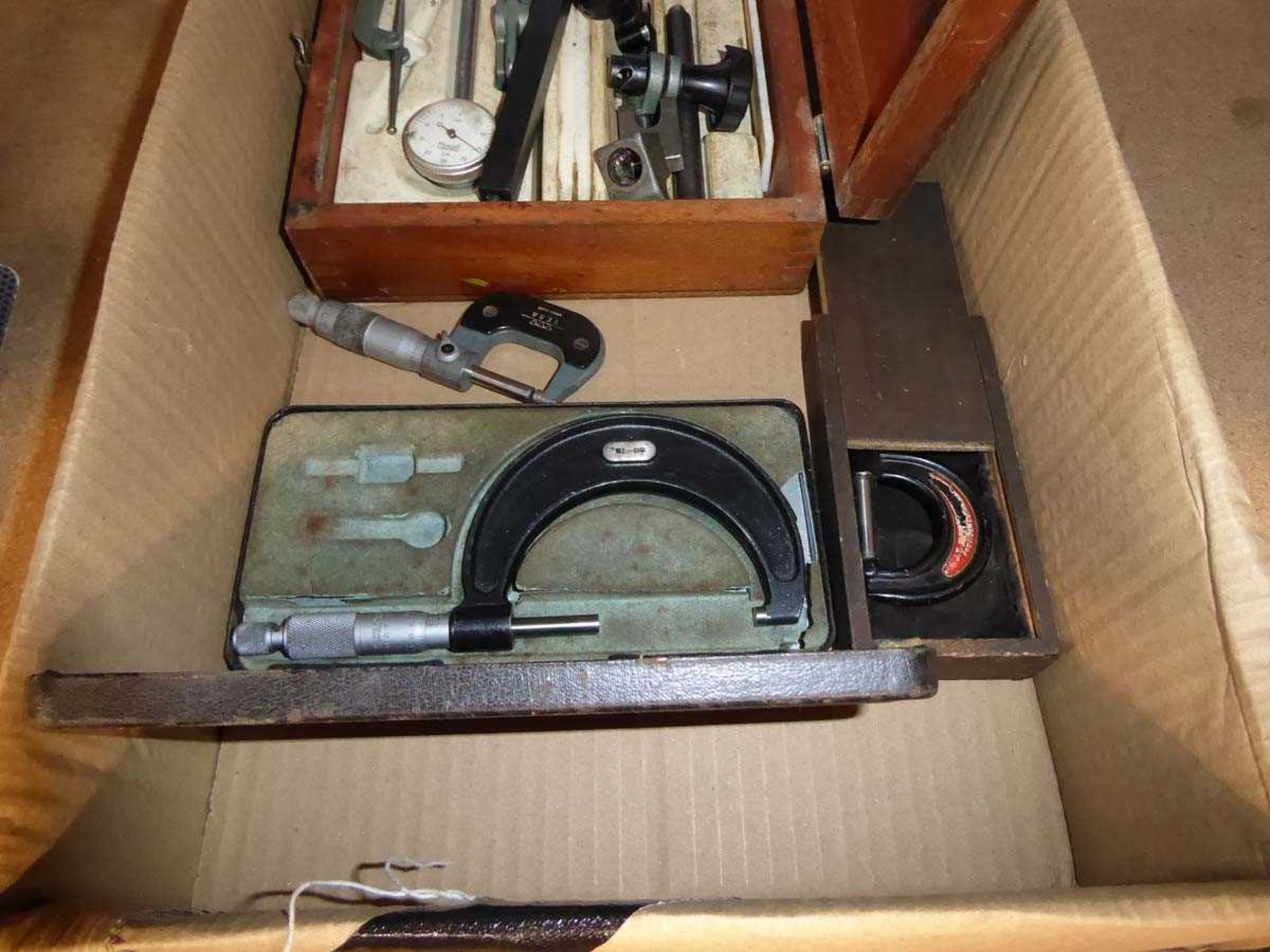 Box containing measuring gauges, dial gauges, micrometers, etc - Image 3 of 3