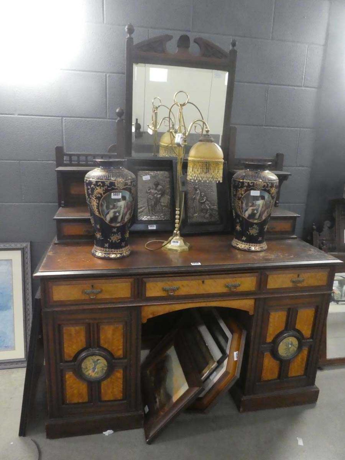 Aesthetic movement dressing table with swing mirror