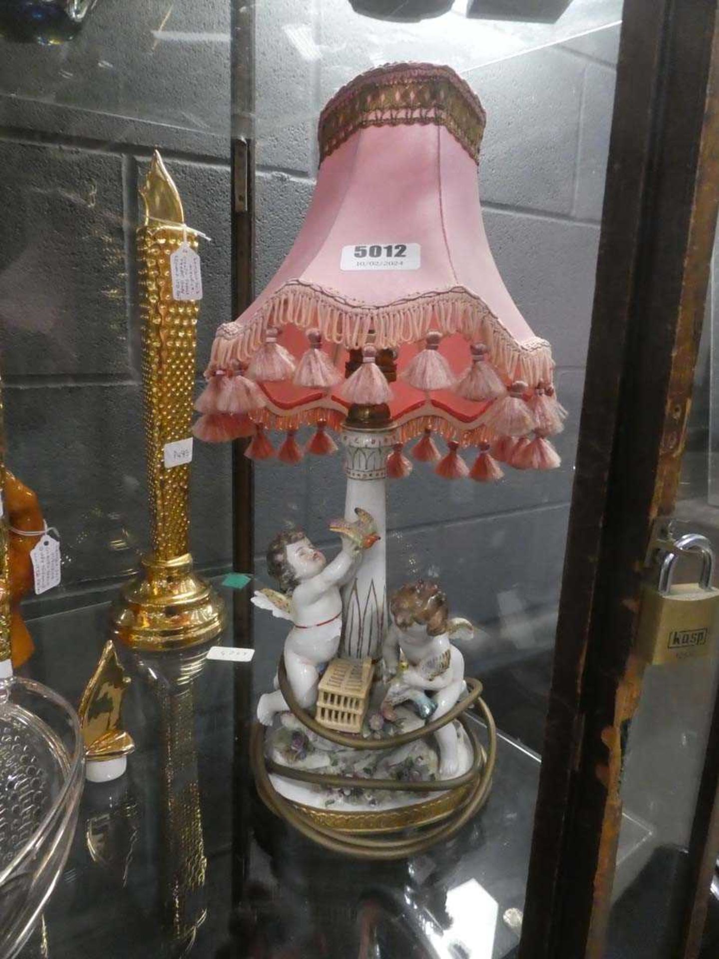 Table lamp with cherubs to the column
