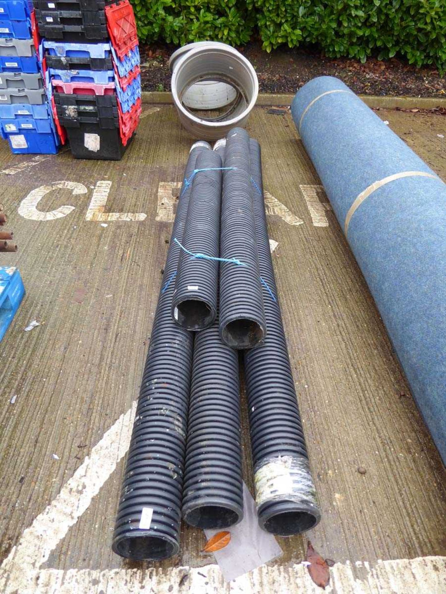 Quantity of drainage pipe and large drainage tops