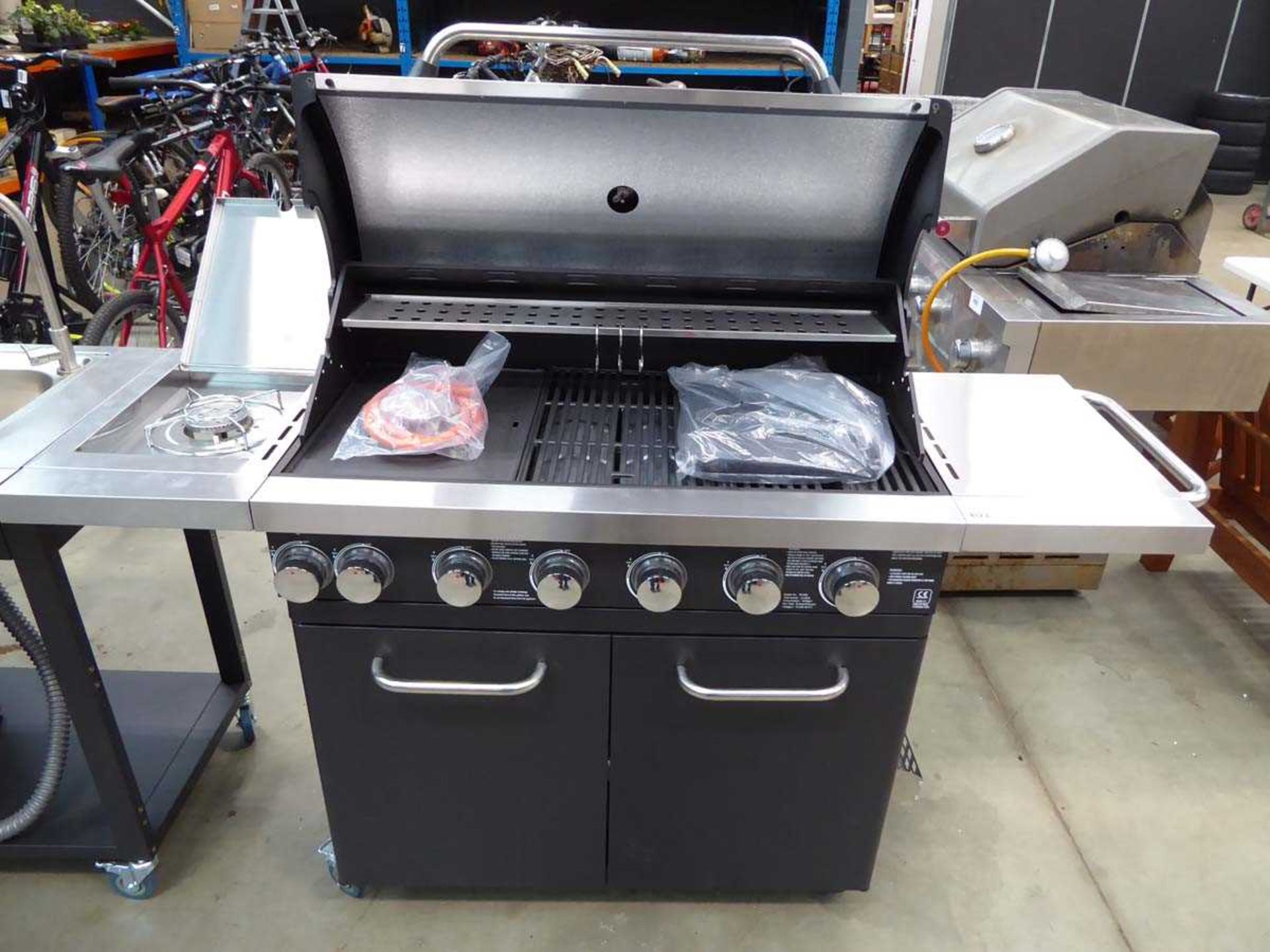 Large gas BBQ with sink and kitchen extension - Image 2 of 7