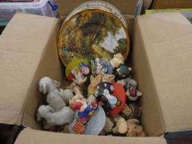 Box containing Piggins figures plus collectors plates