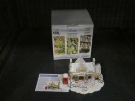 A Lilliput Lane 'Calling Home for Christmas' cottage
