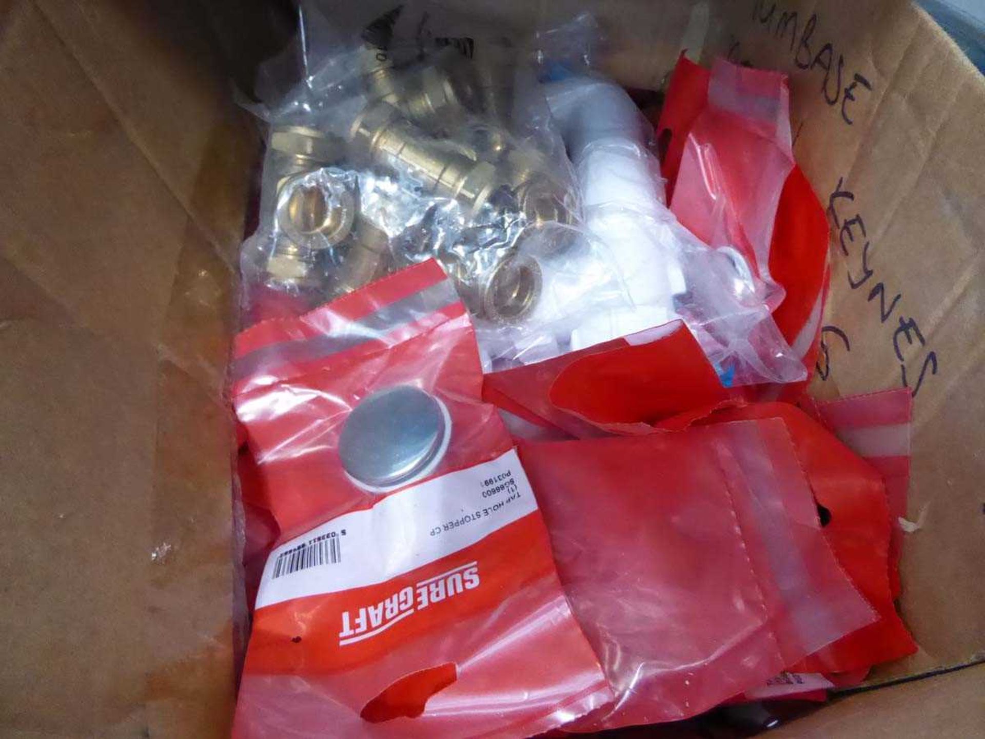 4 boxes of plumbing items and 7 toilet inlet valves - Image 3 of 4