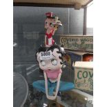 2 figures modelled as Betty Boop