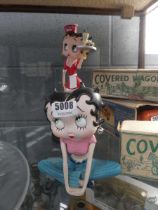 2 figures modelled as Betty Boop