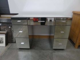 Mirrored dressing table Approx. dimensions: width - 115cm, depth - 51cm, length - 79cm