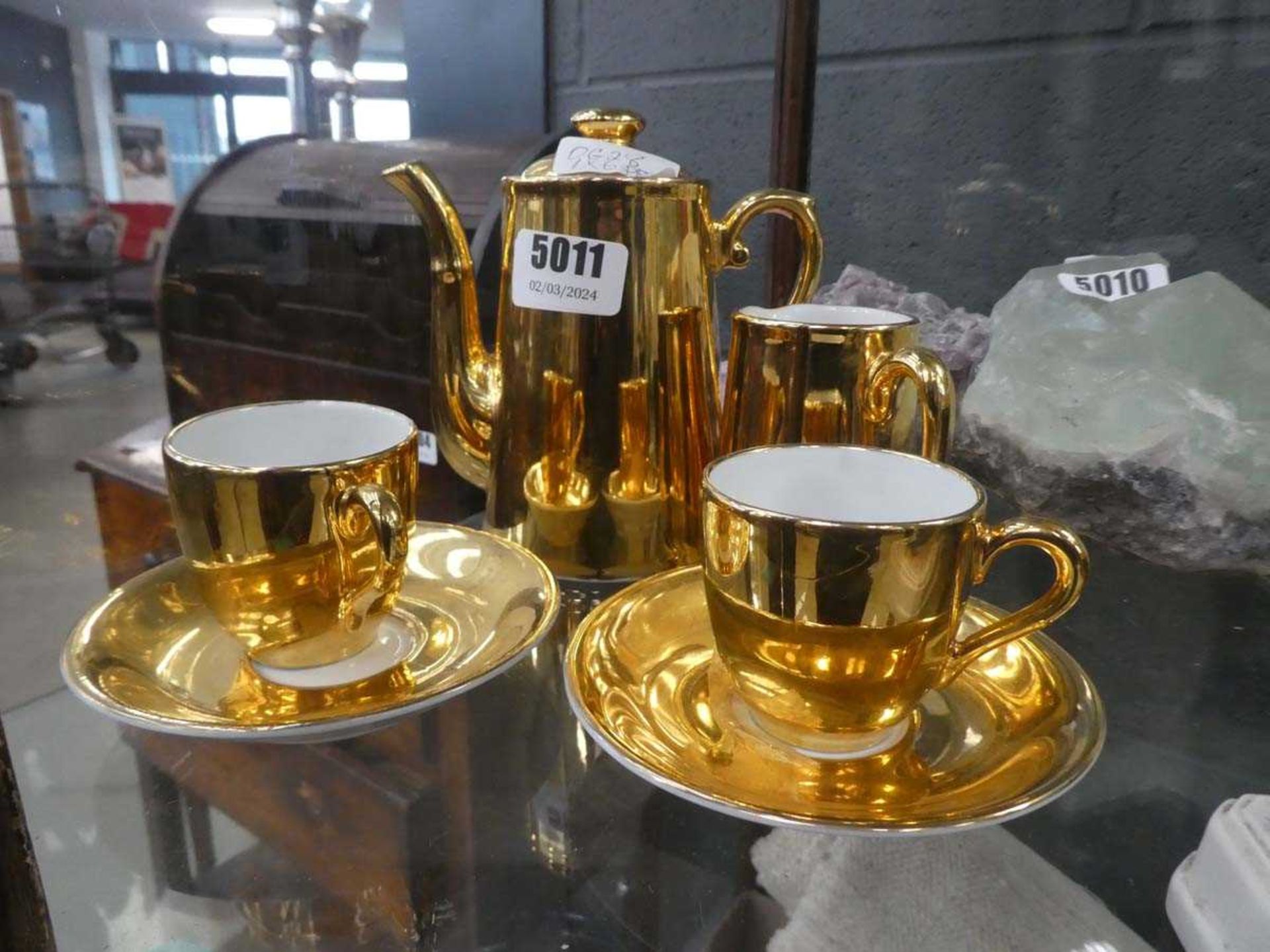 Royal Worchester gilt decorated part tea service