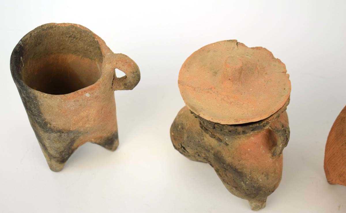 A Chinese archaic pottery jug of tripod form, h. 16 cm, together with three similar vessels (4) * - Image 4 of 28