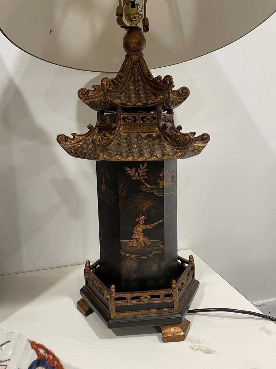 A pair of late 20th century chinoiserie table lamps, the black shades with gilded relief detail over - Image 17 of 17