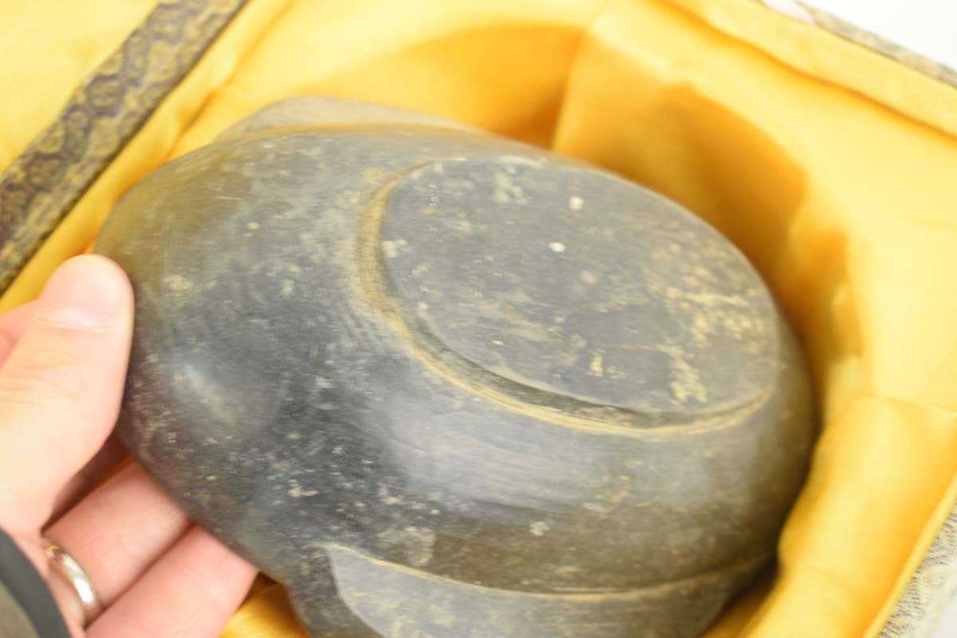 A Chinese archaic pottery ear cup decorated in a black glaze, l. 18 cm, boxed, together with two - Bild 3 aus 19