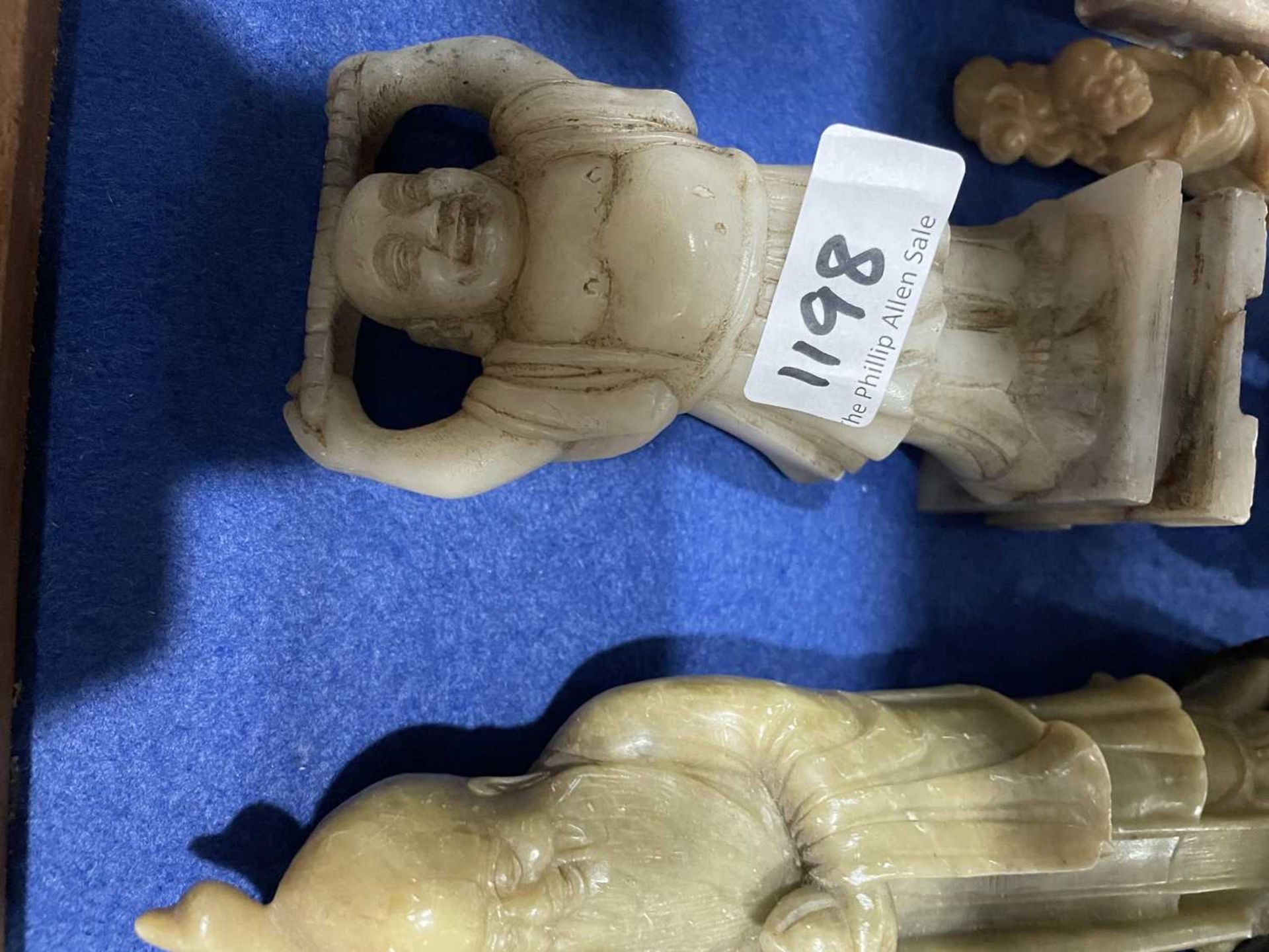 Twenty-five Chinese carved soapstone and other figures including an example of Guanyin, h. 35.5 - Bild 7 aus 30