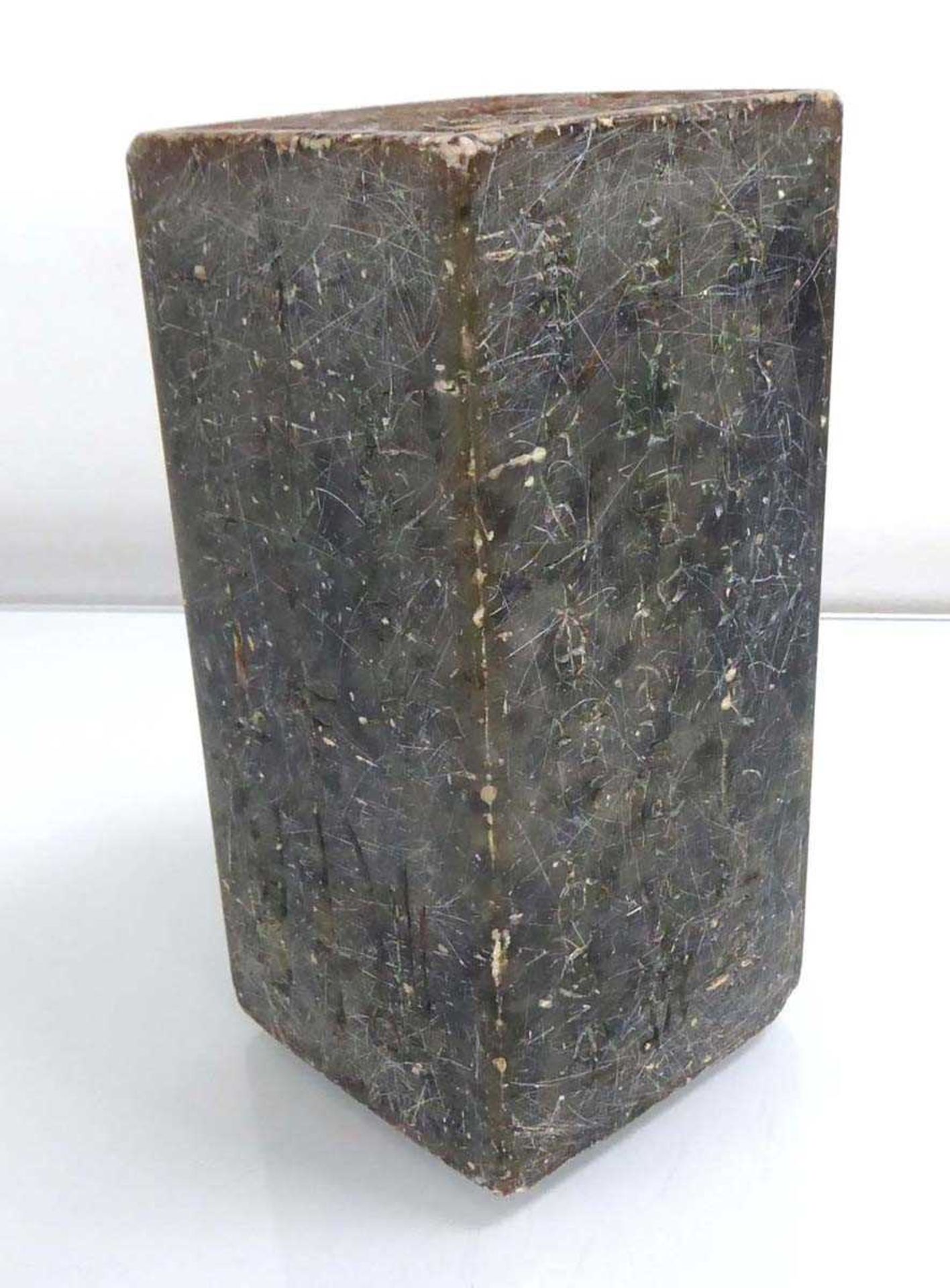 A Chinese carved soapstone vessel of slender ovoid form, h. 25.5 cm, a similar rectangular trough, - Bild 5 aus 5