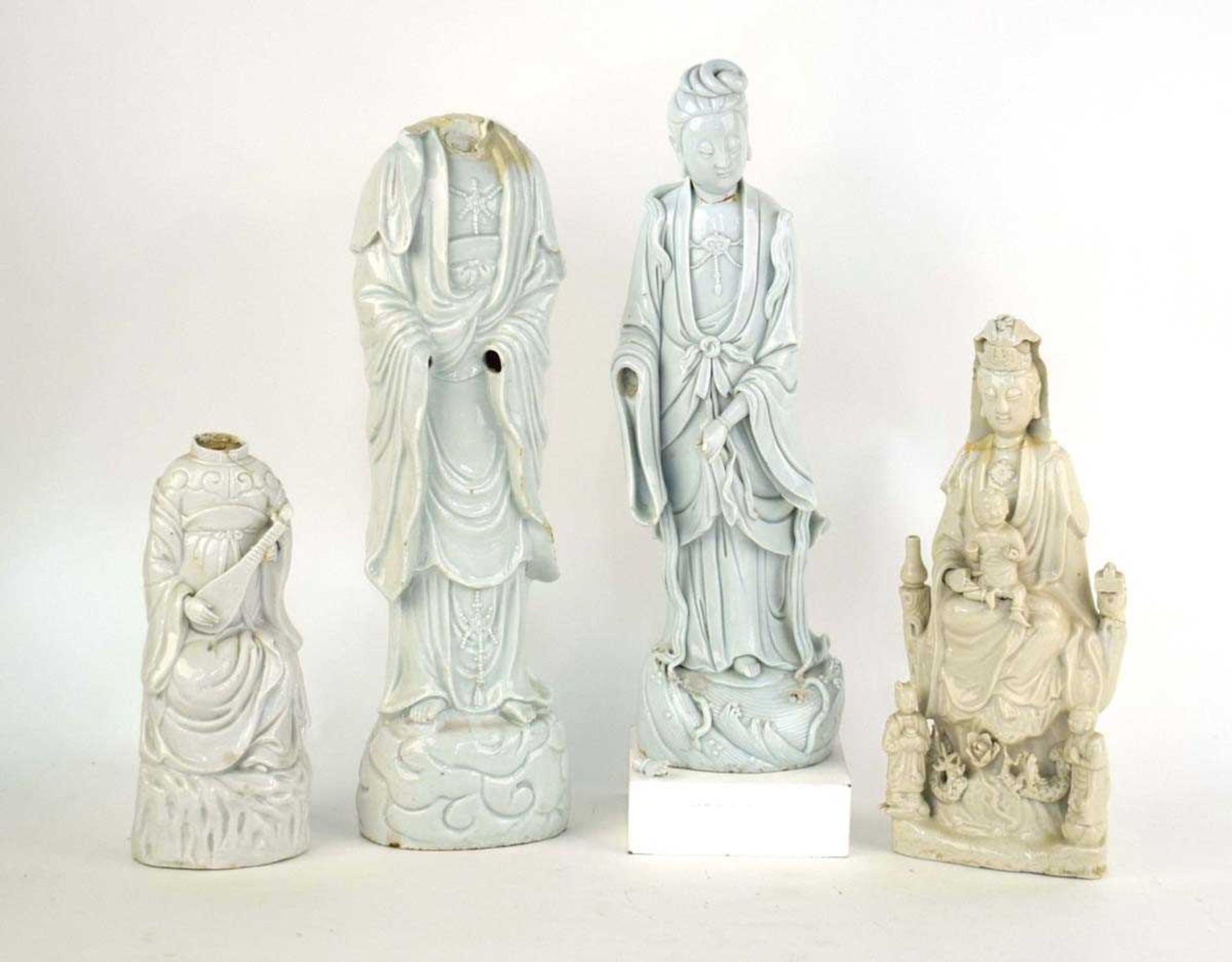 A large scale Chinese blanc de chine figure modelled as Guanyin on a naturalistic base, h. 49 cm, w. - Bild 2 aus 47