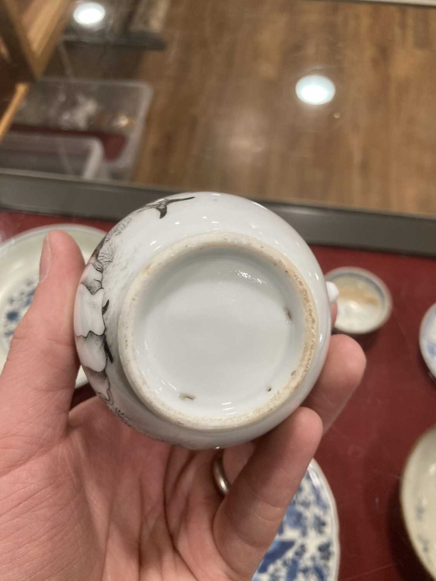 Eleven items of Chinese en-grisaille decorated porcelain including a tea bowl and matching saucer, - Image 22 of 31