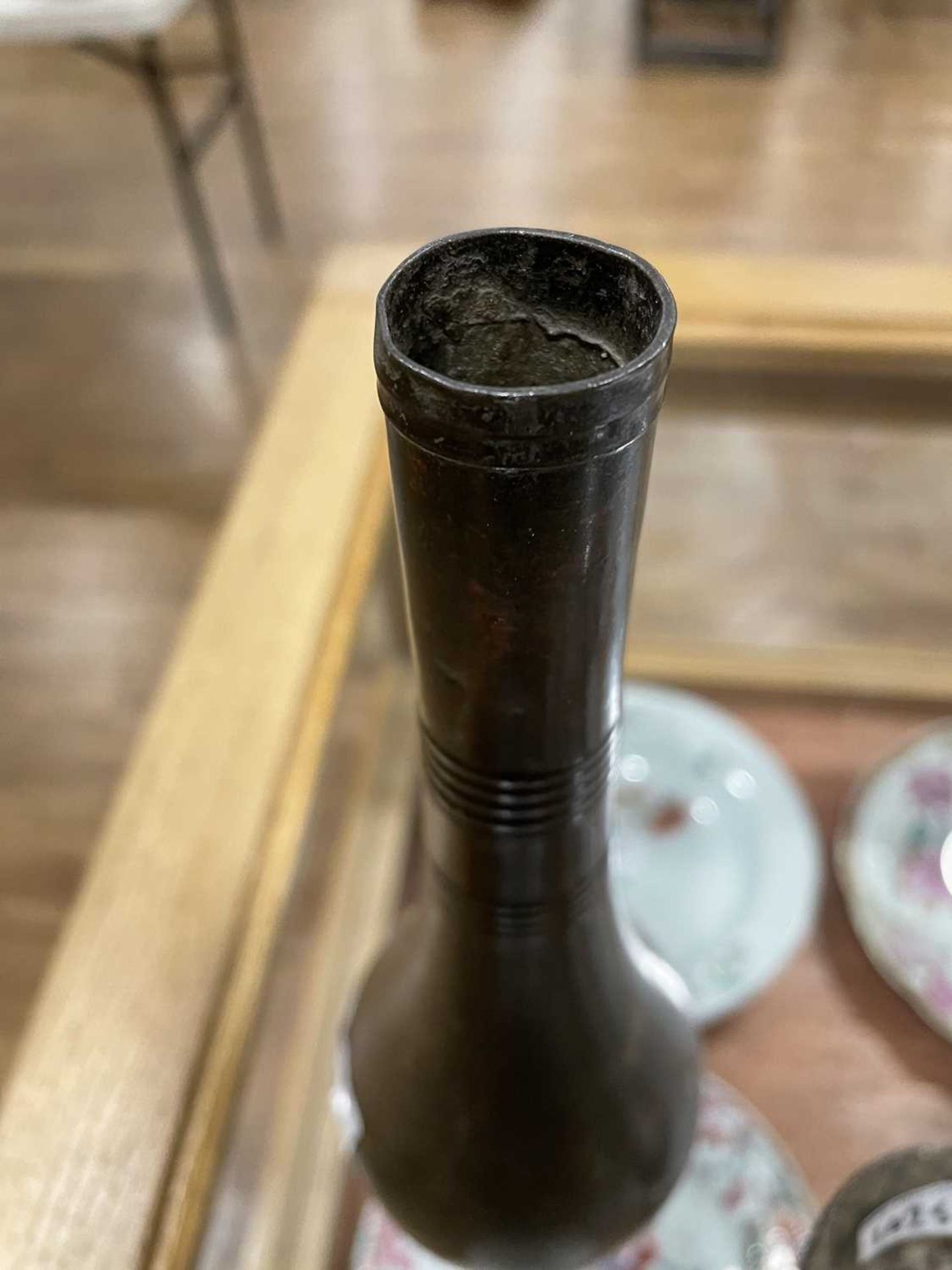 A brown patinated bronze bottle vase of slender form, h. 24.5 cm, a further vase, smaller and a pair - Bild 8 aus 11
